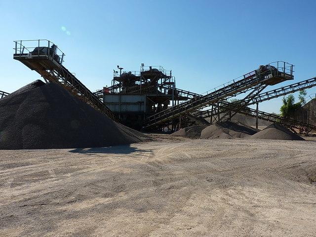 Electrical systems for a large-scale aggregates plant